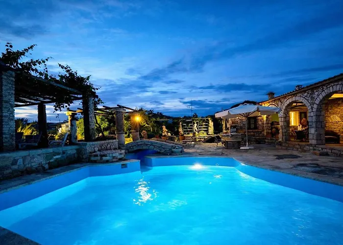 Saltos - Peaceful Poolside Retreat Vilă *