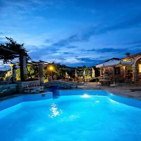 Saltos - Peaceful Poolside Retreat Villa *