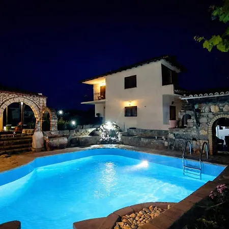 Saltos - Peaceful Poolside Retreat Villa