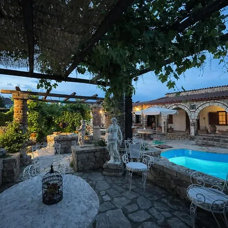Saltos - Peaceful Poolside Retreat Villa *