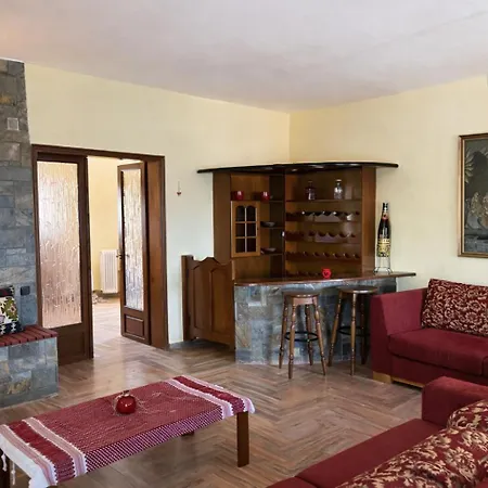 Villa Saltos - Peaceful Poolside Retreat *