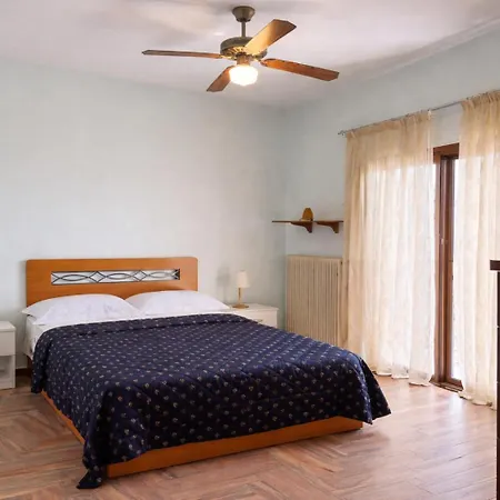 Villa Saltos - Peaceful Poolside Retreat