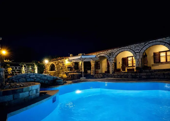 Saltos - Peaceful Poolside Retreat Vila