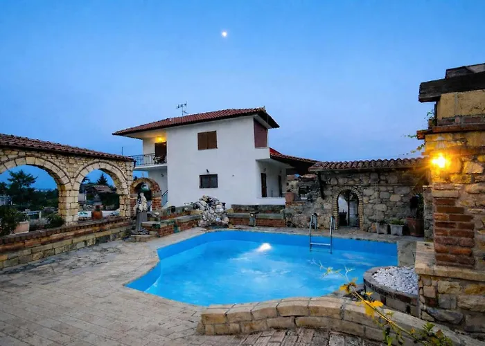 Saltos - Peaceful Poolside Retreat Vila