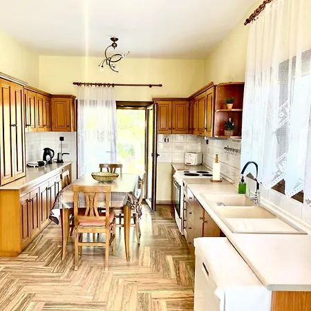 Villa Saltos - Peaceful Poolside Retreat