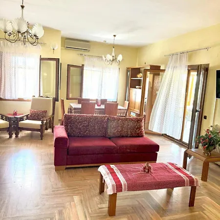 Saltos - Peaceful Poolside Retreat Villa *