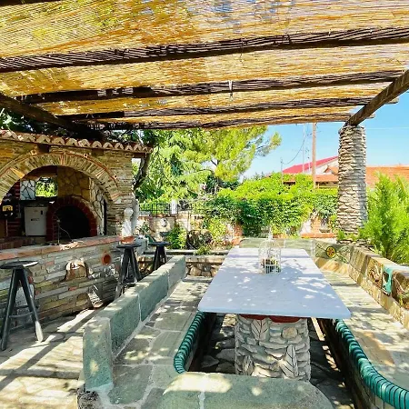 Villa Saltos - Peaceful Poolside Retreat *