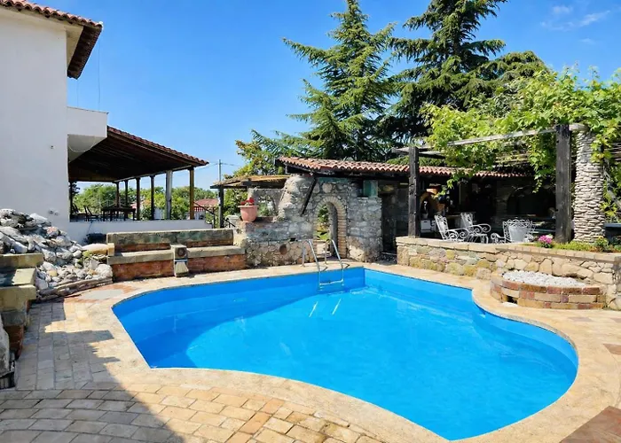 别墅 Saltos - Peaceful Poolside Retreat *