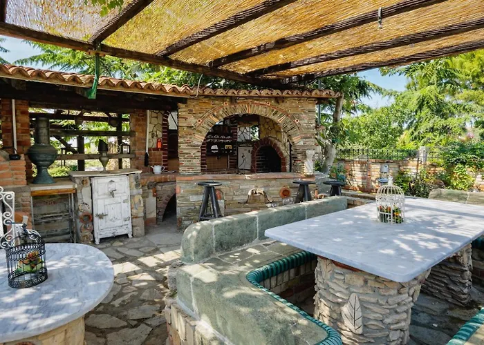 别墅 Saltos - Peaceful Poolside Retreat