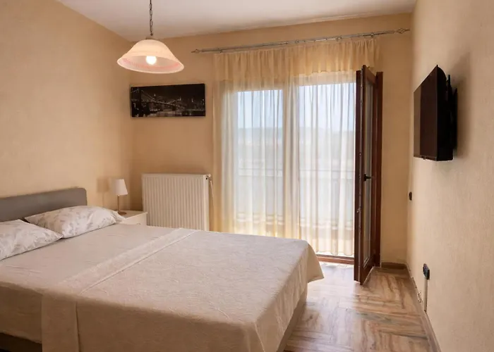 Saltos - Peaceful Poolside Retreat 别墅 *