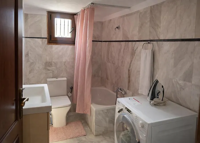 Saltos - Peaceful Poolside Retreat